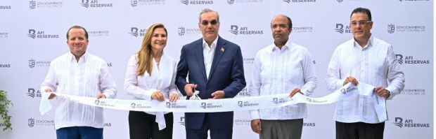 Presidente Abinader inaugura parqueo Plaza Zona Colonial