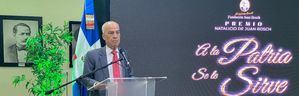 Entregan premio Juan Bosch a dominicanos destacados