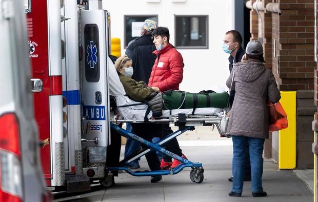 Hospitalizaciones por covid-19 caen en Nueva York a niveles previos a ómicron