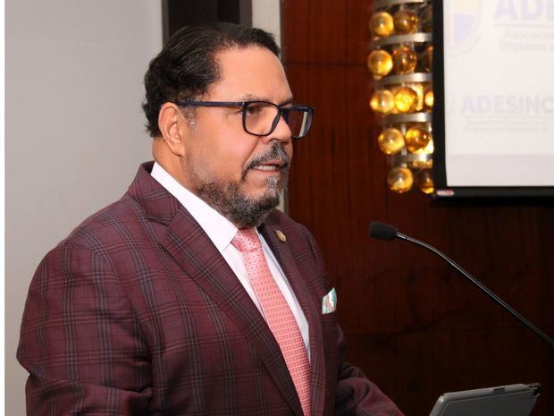 El presidente de Adesinc, mayor general retirado Freddy González Estrada