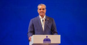 Abinader ve "errores" en ley de residuos sólidos y la vetará