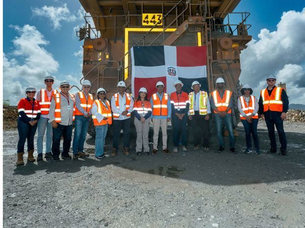 Ministro Joel Santos visita operaciones de Pueblo Viejo y reafirma compromiso con la minería responsable.