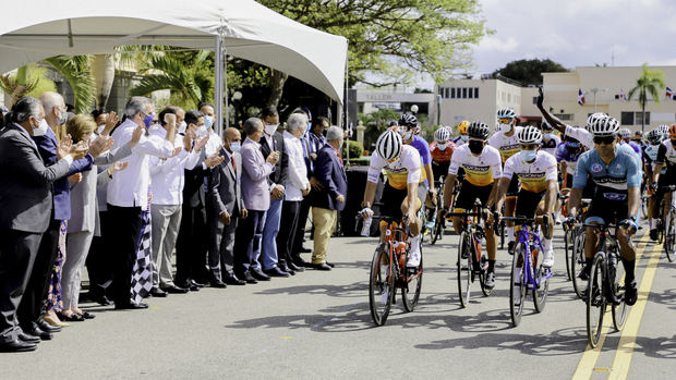 Presidente Abinader dejó iniciada la Vuelta Ciclista Independencia