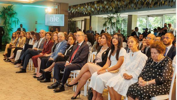 Línea de honor al Lanzamiento del Fondo Académico y Cultural