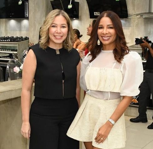 Elsa Ramírez y Karina Fabián.