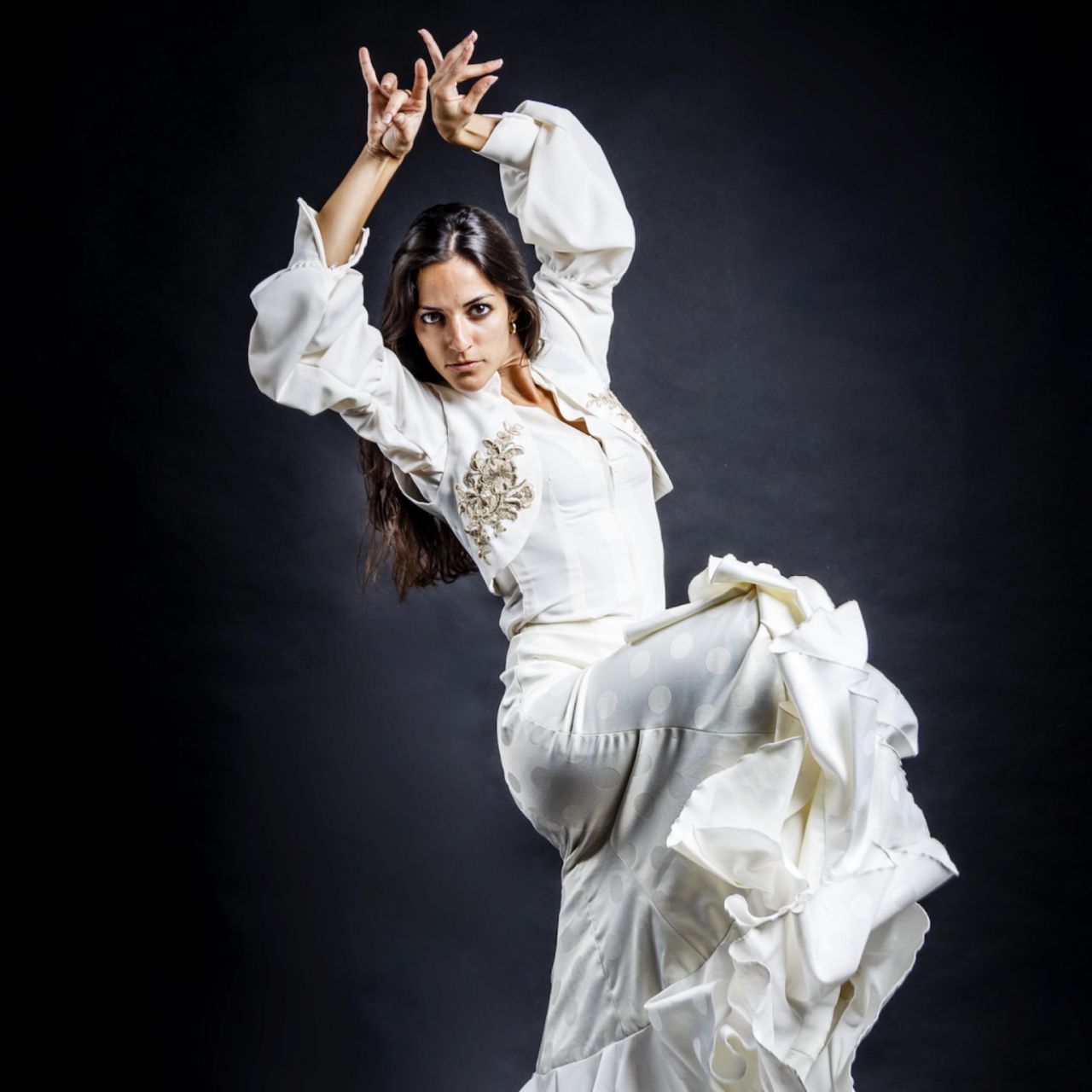     La bailarina española Patricia Donn bailará con diseños de la prestigiosa casa de moda.