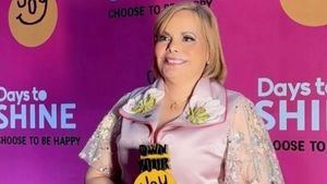Rommy Grullón, galardonada como "Mujer que Brilla"