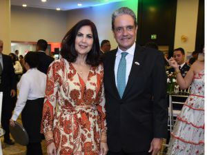 Tony Sanchez e Ivette Peña de Sánchez.