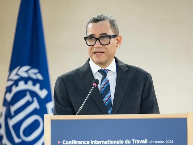 Ministro de Trabajo Eddy Olivares Ortega.