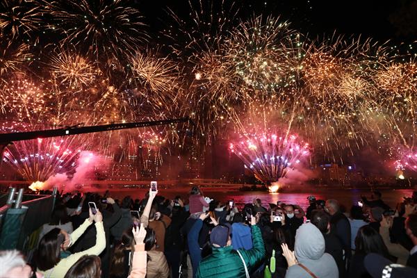 Con una explosión de júbilo y fuegos artificiales, Australia celebró este miércoles la 'histórica' elección de la ciudad australiana de Brisbane (noreste) como la sede de los Juegos Olímpicos y Paralímpicos de 2032. 