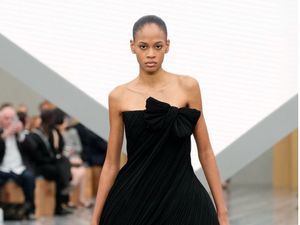 Modelo dominicana Chloé Paredes triunfa en Semana de la Moda de París