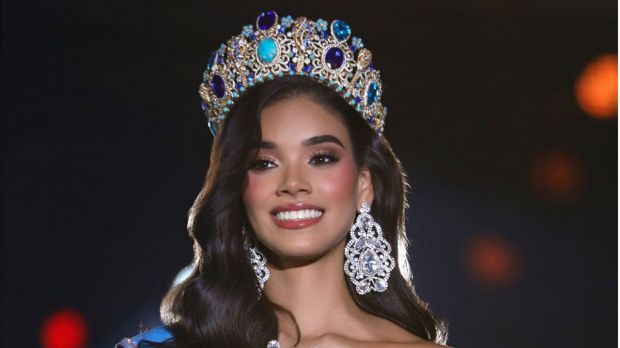 Joheirry Mola de Distrito Nacional es la nueva Miss Mundo Dominicana 2025.