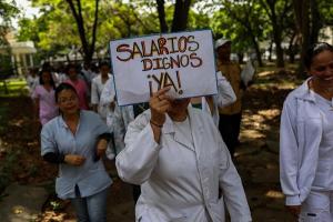 Persisten las protestas de la crisis venezolana y el Parlamento las respalda