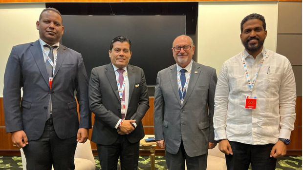 Delegación de República Dominicana en la Segunda Cumbre Mundial de Desarrollo Social junto a Mauricio Rodríguez Amaya, director de Prosperidad de Colombia.