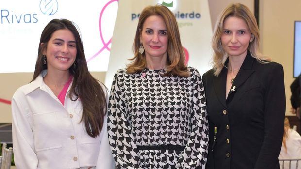 María González, Rosa Serulle y Lina Vladova.