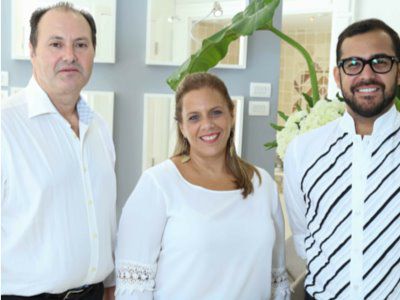 Benjamín Piniella, Beatriz Benito y Paul Alfonso. Propietarios del Showroom Evolución en conjunto con Grupo Alfonso.