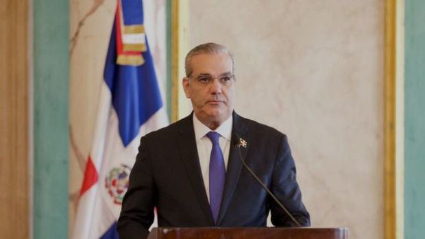 Abinader ordena a Senasa ser actor civil y promete cero impunidad en corrupción.