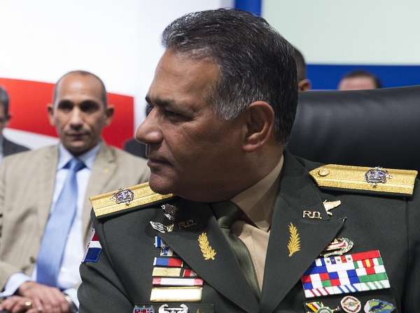 Ministro de Defensa, Teniente General Rubén D. Paulino Sem