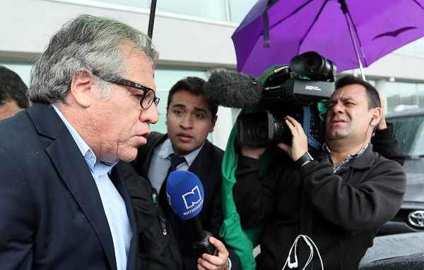 Luis Almagro a su llegada a Colombia