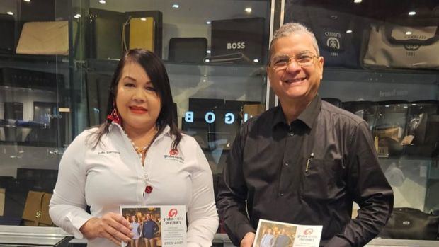 Sulin Lantigua de Glass e Ignacio Glass.