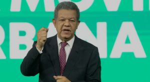 Leonel Fernández denuncia al PRM por financiar campaña electoral con fondos de Senasa