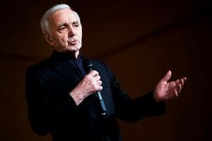 Aznavour deja huérfana a la canción francesa