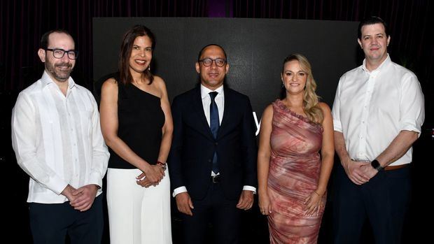 José Carrero, Pilar Duverge, Federico Muller, Cristina Bermúdez y Orlando Prieto.