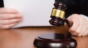 Hombre condenado a 12 años de prisión por agredir a su pareja con una mandarria en Haina