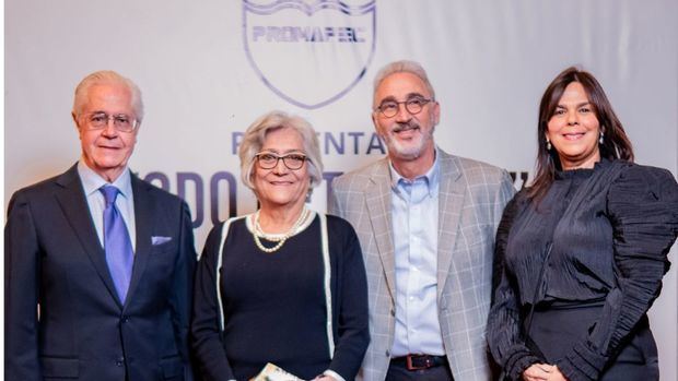 Carlos Valero, Laura Domínguez, Miguel Dauhajre y Arlette de Dauhajre.