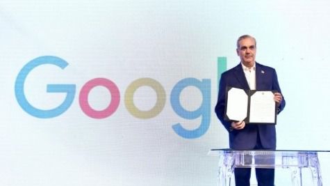 El presidente Luis Abinader firmó un decreto con el que se declaró de alta prioridad nacional el proyecto la construcción de un puente internacional de intercambio digital entre RD y Estados Unidos.