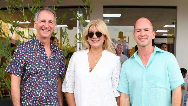 Alejandro Pluyer, Alejandra de Pluyer y Guillermo Pluyer.