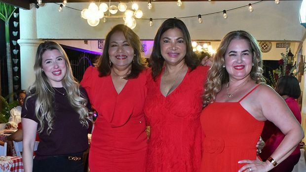 Maria Lorrie, Maria Penzo, Gladys Penzo y Yira de Lorrie.