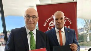 Becas y prácticas profesionales, parte del convenio entre Caesco y Aleph