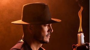 Max Max lanza álbum debut “A media Luz” con gira íntima en RD