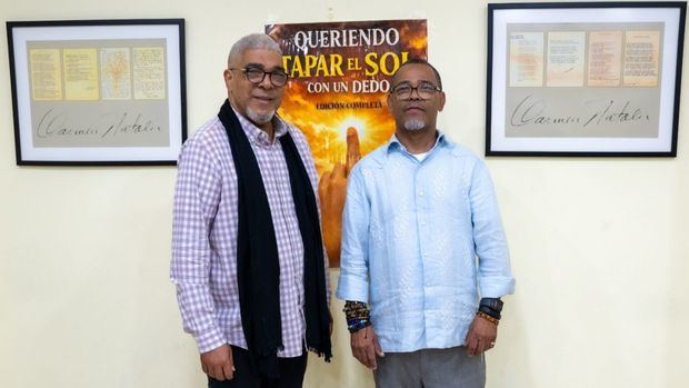 Jesús Nova y el escritor José Israel Beltré.