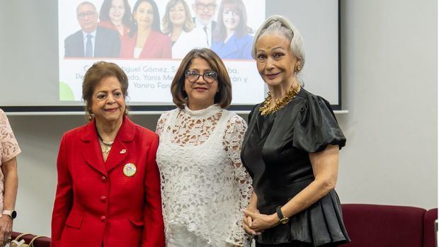 Mildred Josefina Bergés de Sánchez Noble, Elena Diaz y Mayra Hazim.