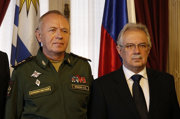 Viceministro de Defensa de Rusia, Alexander Fomin y el ministro de Defensa de Uruguay, Jorge Menéndez 