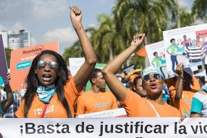 Miles de mujeres marchan en contra de la violencia machista