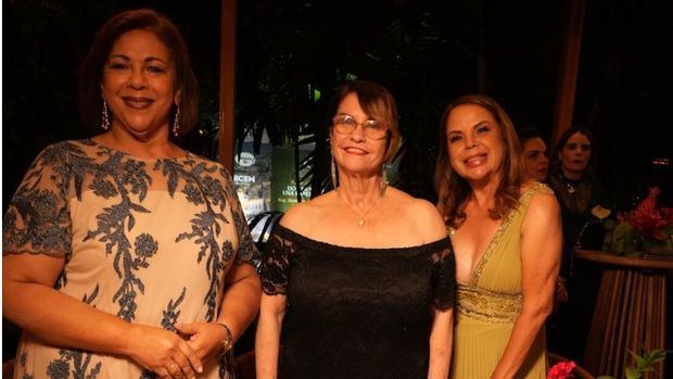 Iluminada Severino - PUCCM, Marinella Sallent - Directora Bellas Artes y Jocelyne Rodriguez - Representante Só Dança.