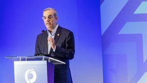 Abinader promulga ley que elimina candidaturas independientes