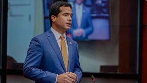 Omar Fernández lidera preferencias presidenciales con un 52.8% según encuesta CIE