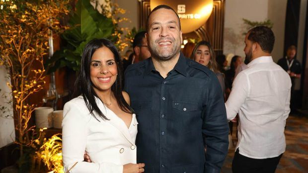 Sarah Rojas y Carlos Then.