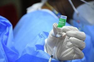 Salud dice que 373 personas fueron vacunadas contra la covid en el primer día