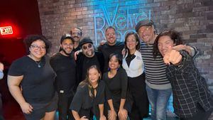 “Sí y Nights” celebra seis meses en cartelera con formato de improvisación en Velvet Room