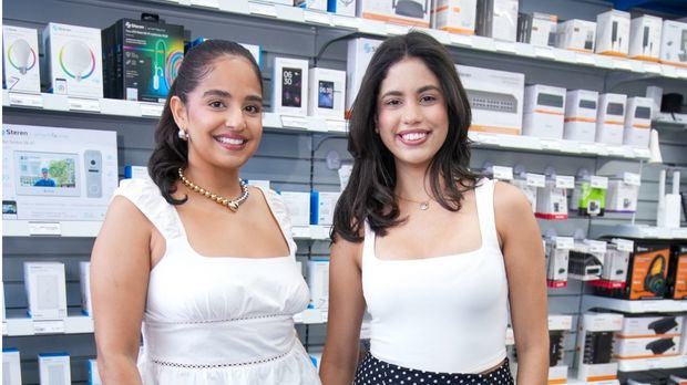 Elsa Guzmán y Stephanie Williams.