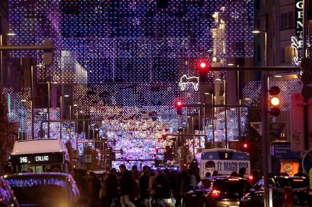 En la imagen, iluminación de la Gran Vía de la capital. 