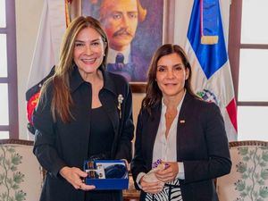Embajadora Leah Campos y Carolina Mejía tratan temas de interés para RD y EE. UU.