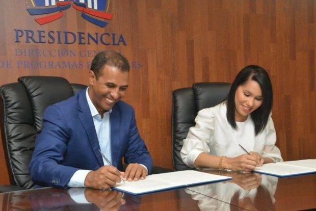 Firma del acuerdo. 