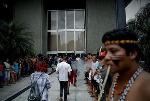Indios denuncian cambios en la pol&#237;tica de demarcaci&#243;n de sus tierras en Brasil 