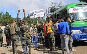 Caravana de hondureños avanza dispersa hacia Guatemala pese a advertencias 
